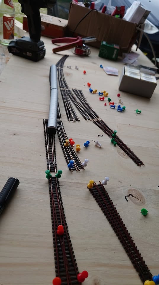 Foto der verlegten Gleise des Hauptbahnhofs im Juni 2024